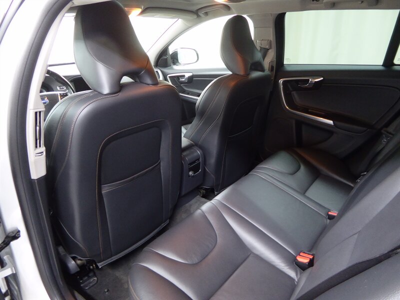 2015 VOLVO V60CC - Image 27