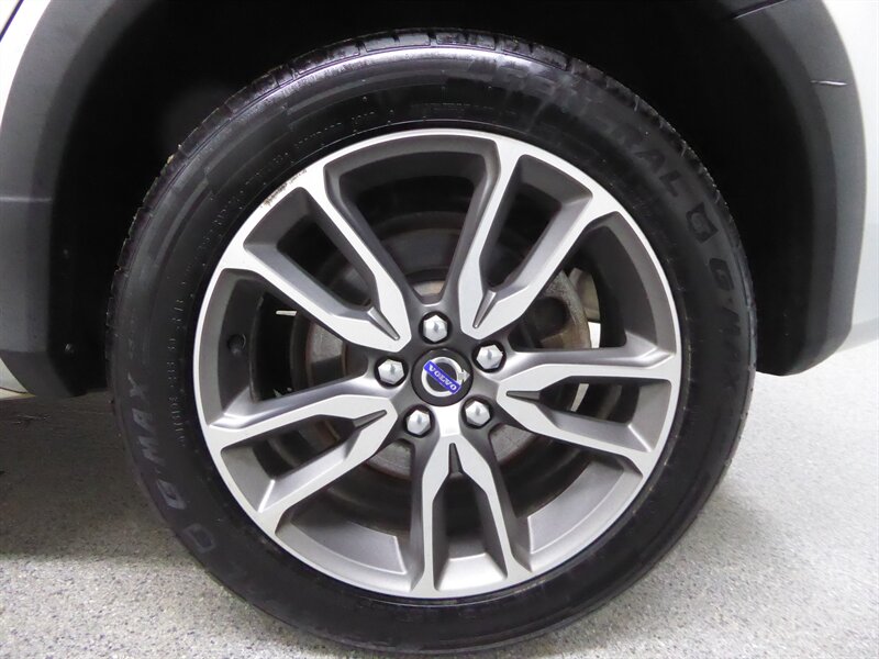 2015 VOLVO V60CC - Image 34