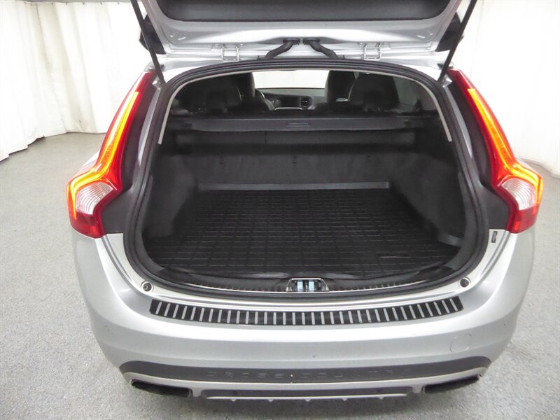 2015 VOLVO V60CC - Image 33