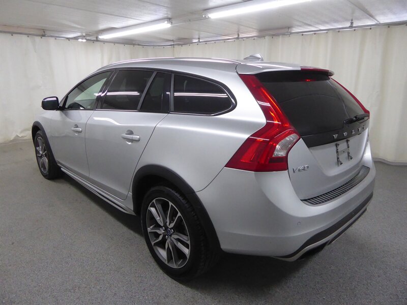 2015 VOLVO V60CC - Image 5