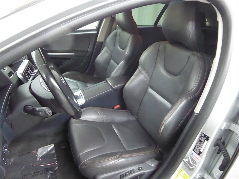 2015 VOLVO V60CC - Image 20