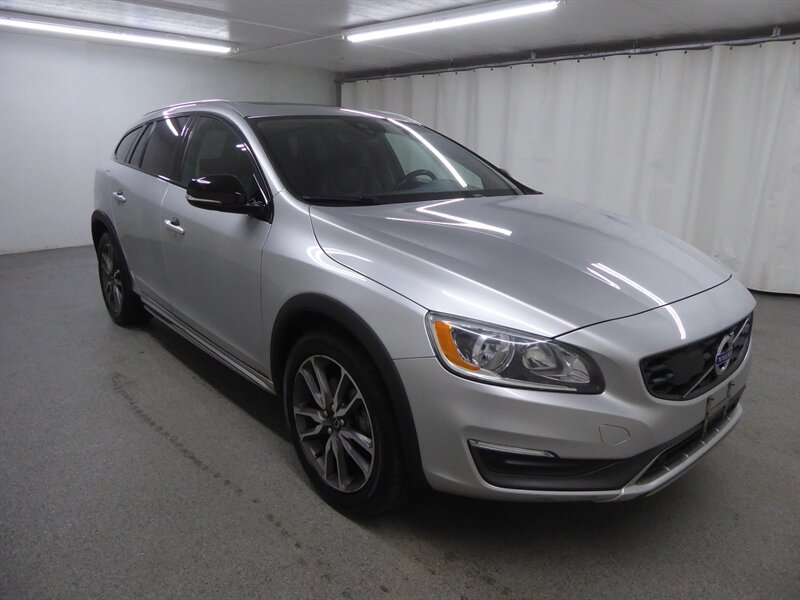 2015 Volvo V60 Base's photo