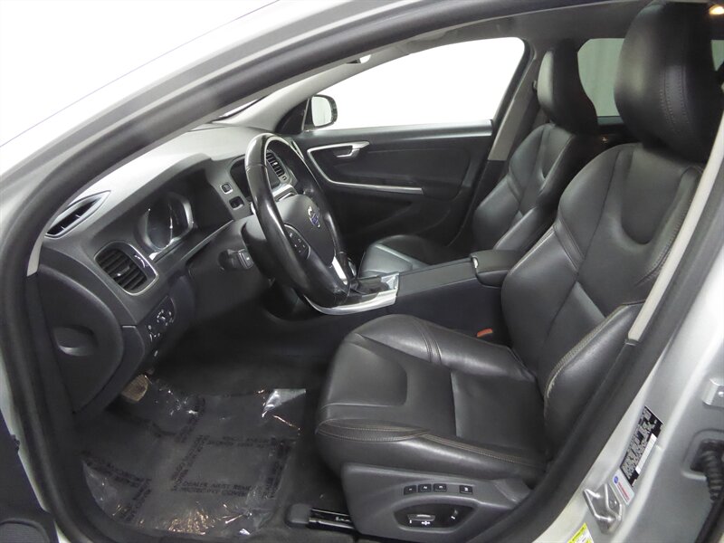 2015 VOLVO V60CC - Image 21