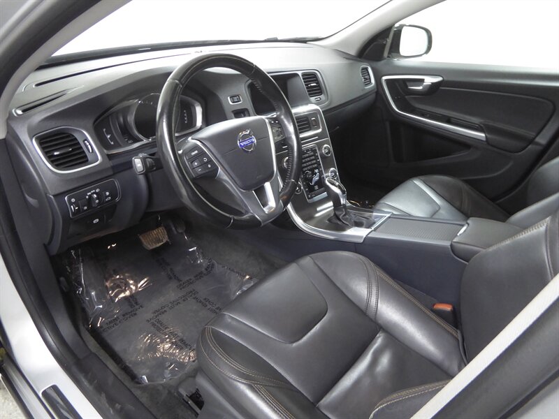 2015 VOLVO V60CC - Image 19