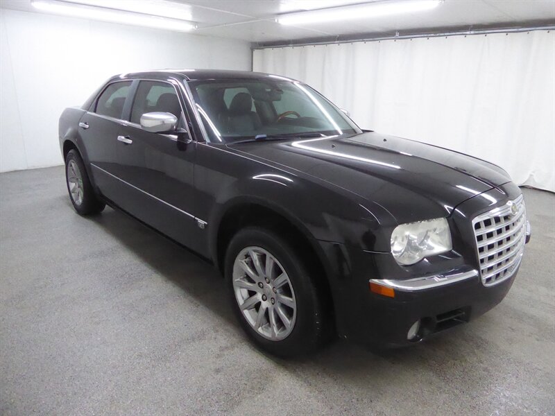 2005 Chrysler 300 C's photo