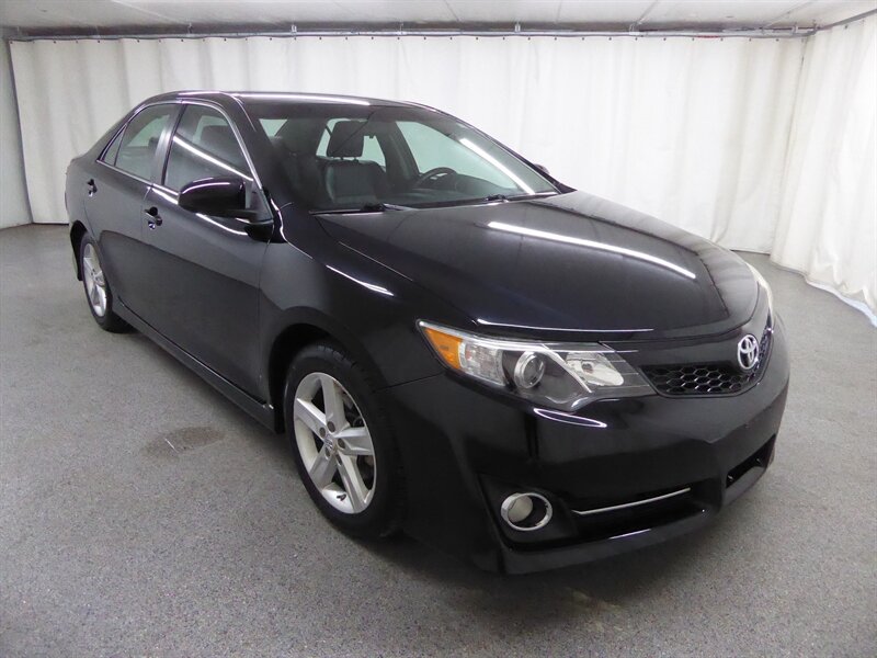 2013 Toyota Camry SE - Photo 1 - Downers Grove, IL 60515