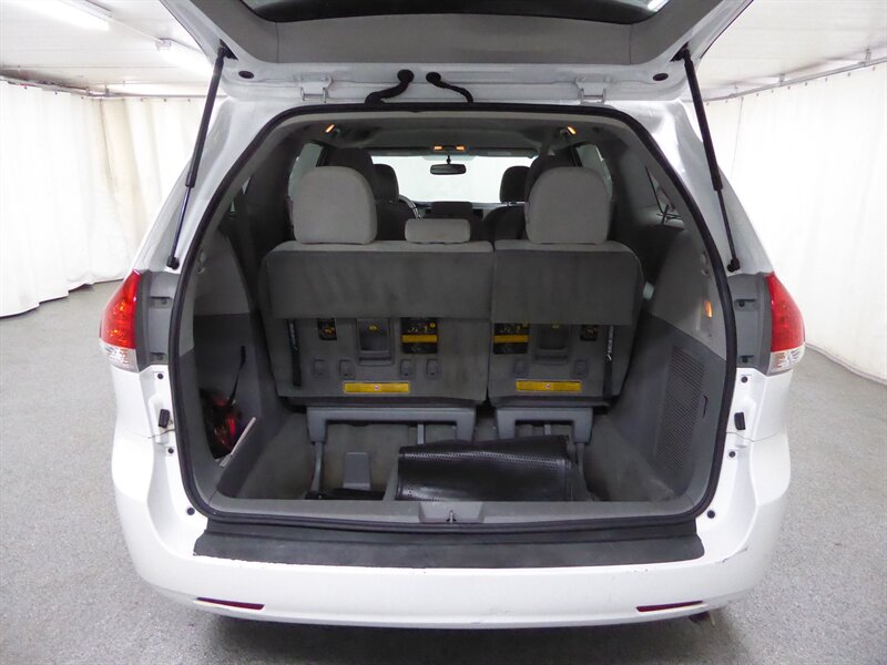 2014 TOYOTA SIENNA - Image 30