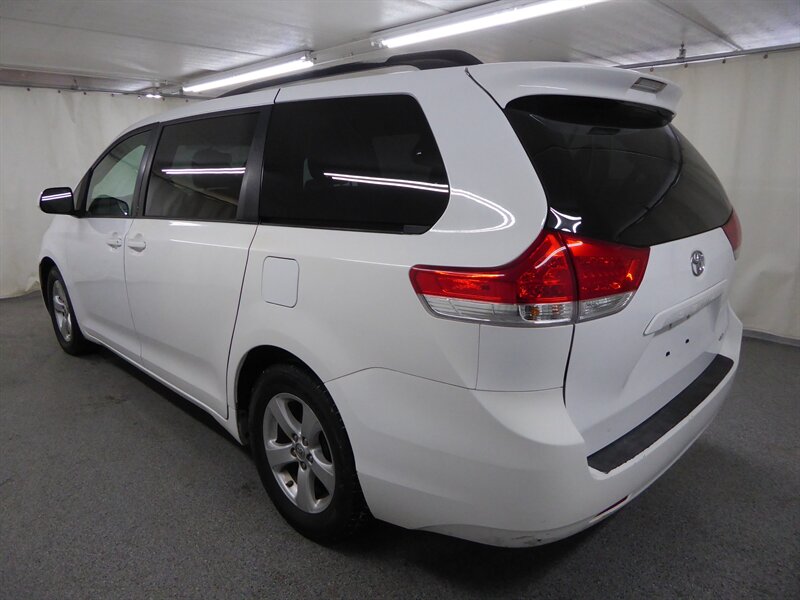 2014 TOYOTA SIENNA - Image 5