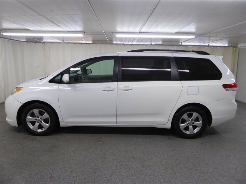 2014 TOYOTA SIENNA - Image 4