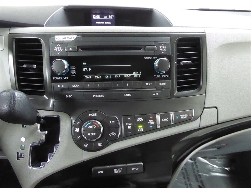 2014 TOYOTA SIENNA - Image 13