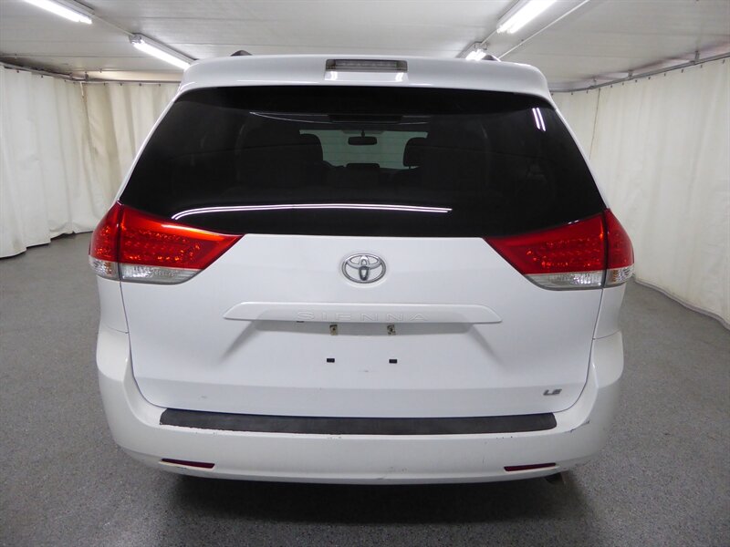 2014 TOYOTA SIENNA - Image 6