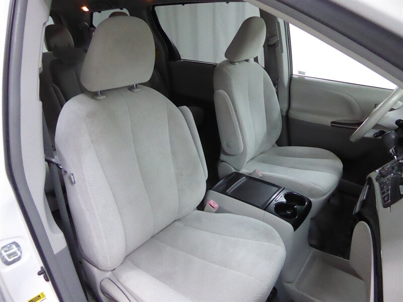 2014 TOYOTA SIENNA - Image 23