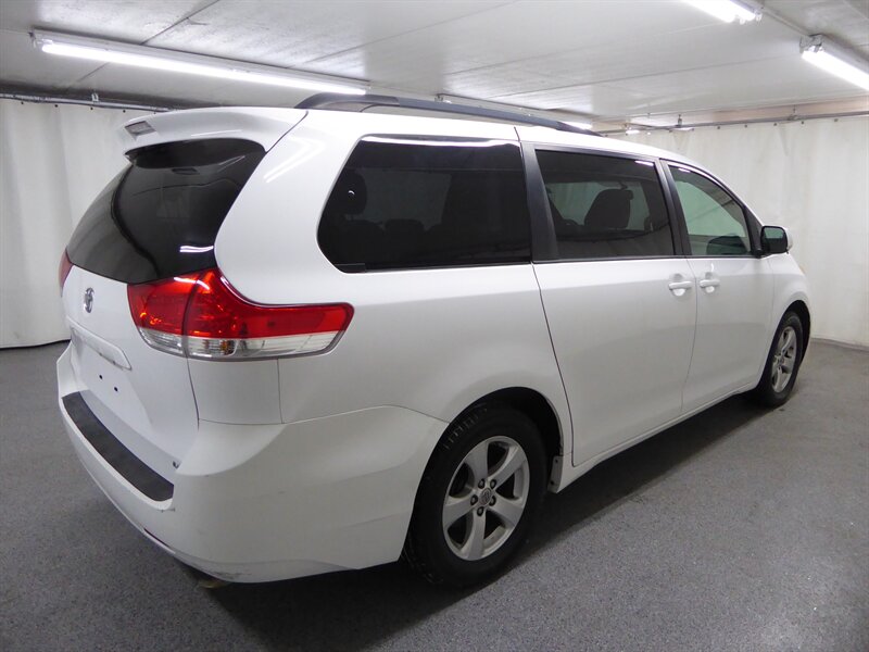 2014 TOYOTA SIENNA - Image 7