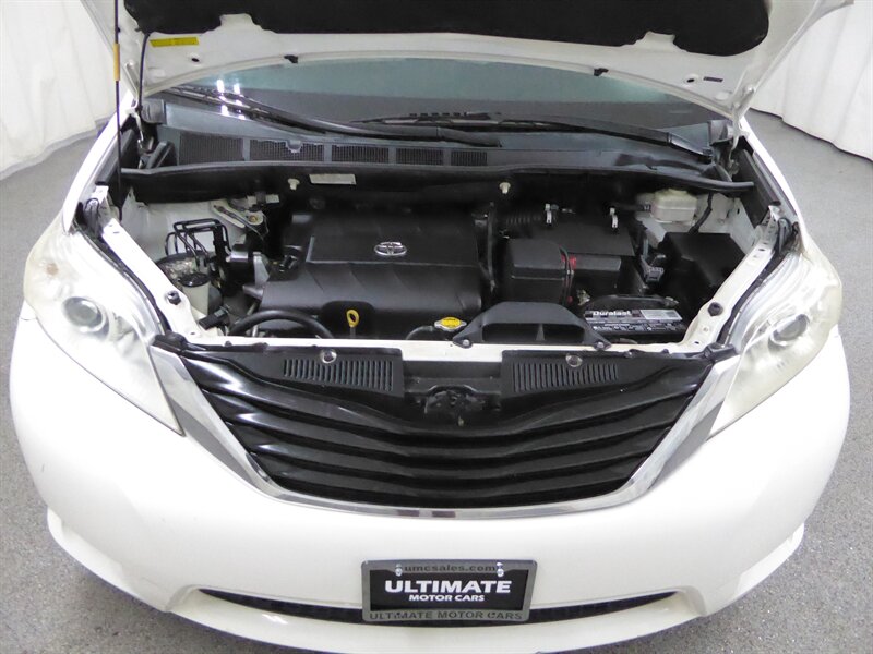 2014 TOYOTA SIENNA - Image 32