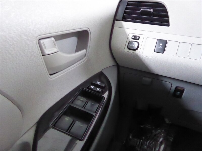 2014 TOYOTA SIENNA - Image 16
