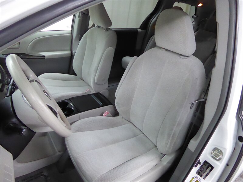 2014 TOYOTA SIENNA - Image 19