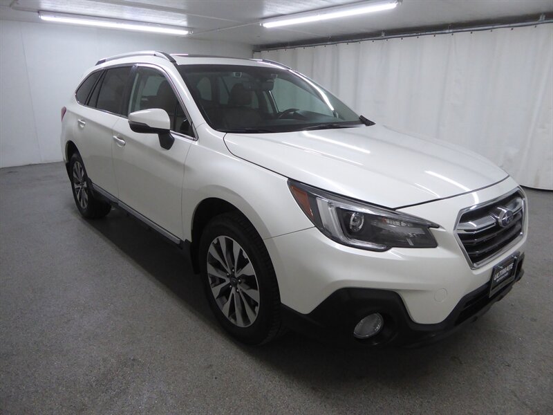 2018 Subaru Outback Touring's photo