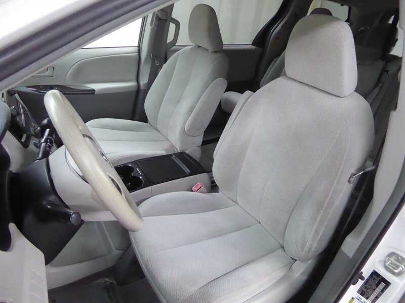 2014 TOYOTA SIENNA - Image 18
