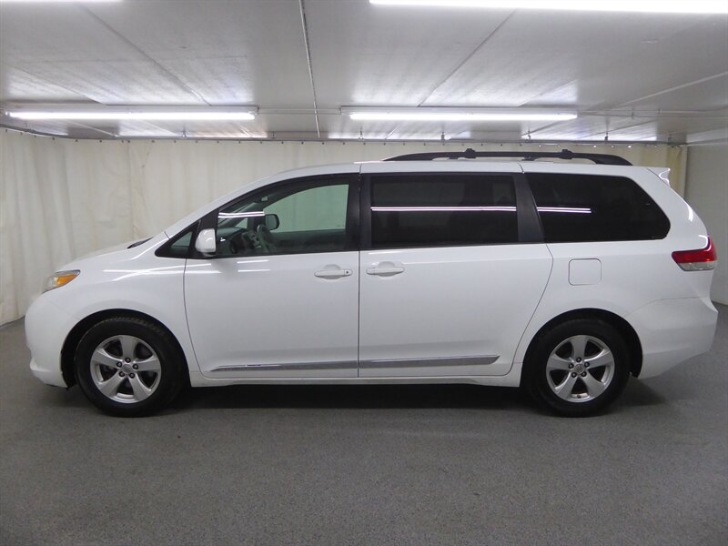 2014 TOYOTA SIENNA - Image 4