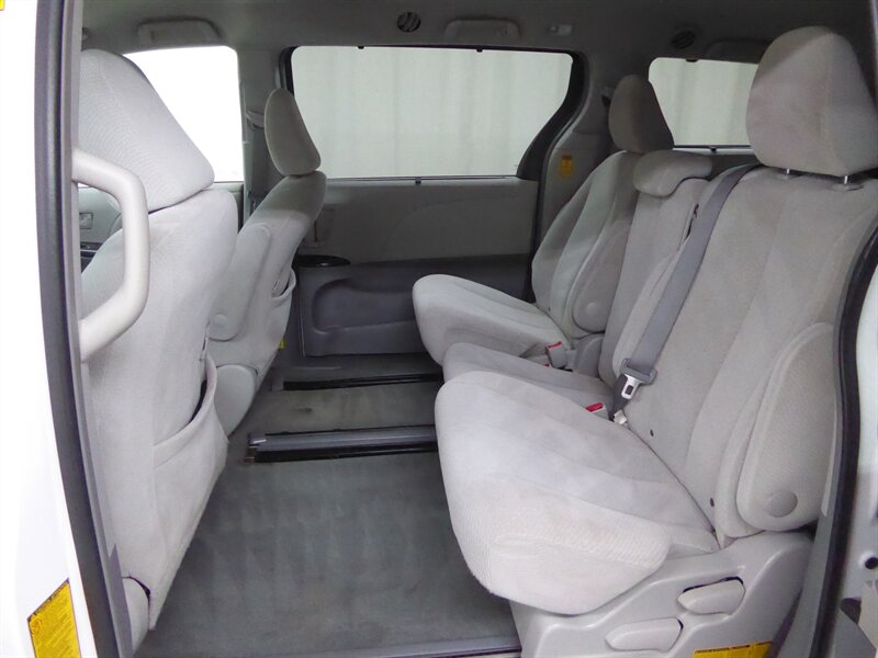 2014 TOYOTA SIENNA - Image 25