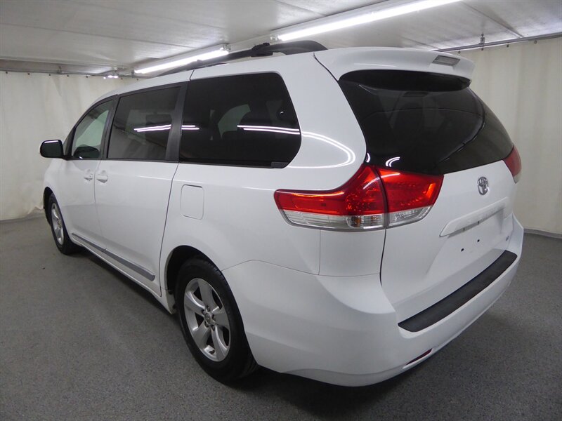 2014 TOYOTA SIENNA - Image 5