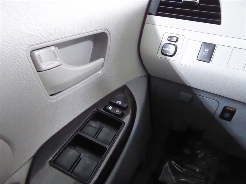 2014 TOYOTA SIENNA - Image 16
