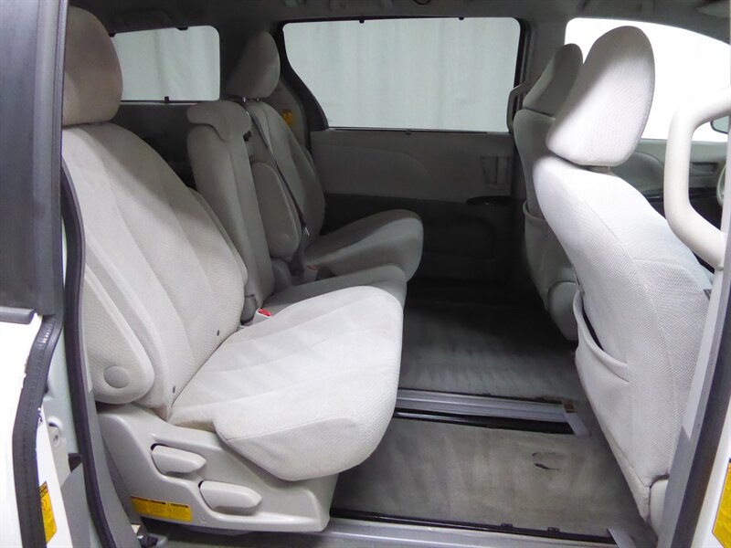 2014 TOYOTA SIENNA - Image 27