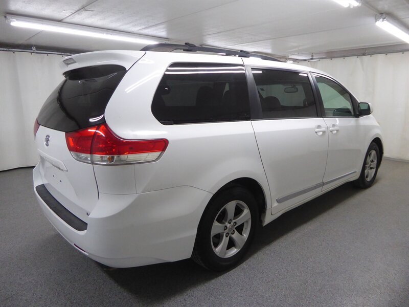 2014 TOYOTA SIENNA - Image 7