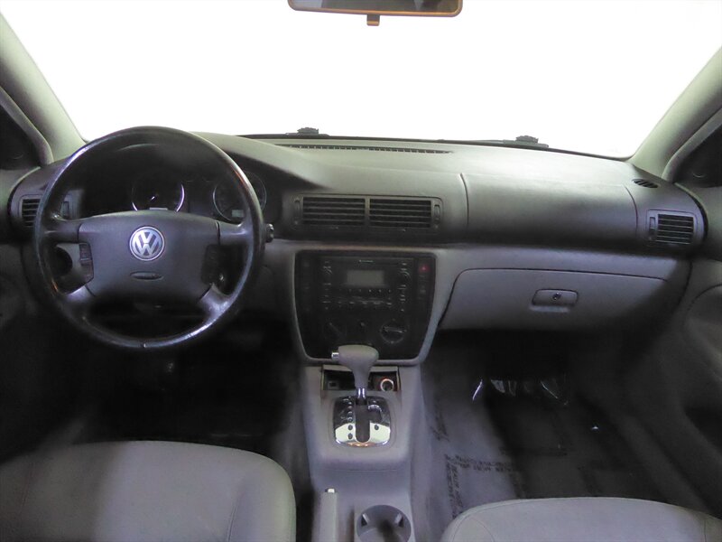 2003 VOLKSWAGEN PASSAT - Image 9