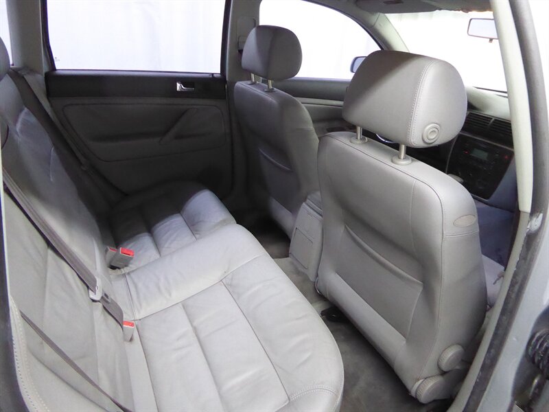 2003 VOLKSWAGEN PASSAT - Image 28