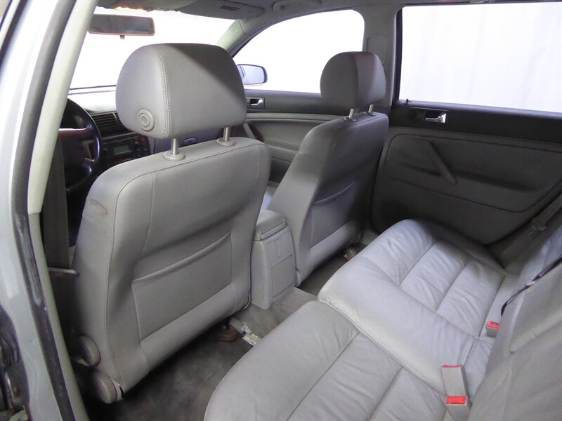 2003 VOLKSWAGEN PASSAT - Image 25