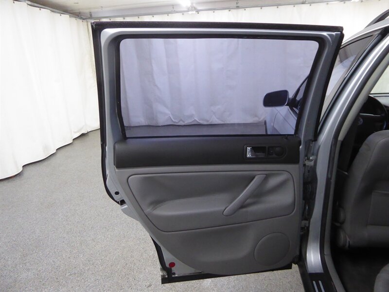 2003 VOLKSWAGEN PASSAT - Image 27