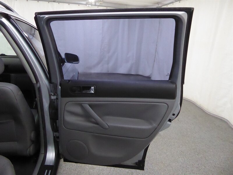 2003 VOLKSWAGEN PASSAT - Image 30