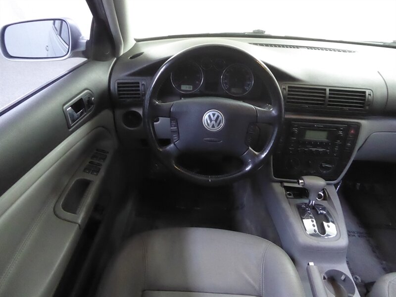 2003 VOLKSWAGEN PASSAT - Image 10