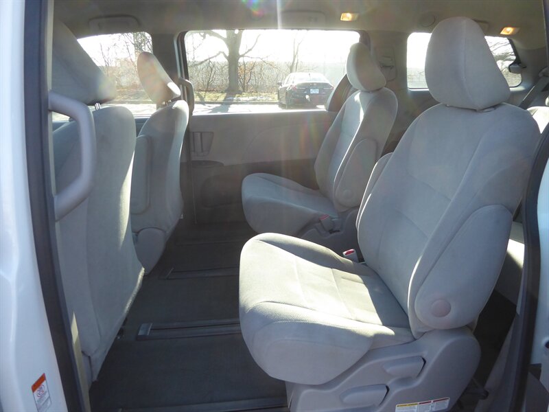 2016 TOYOTA SIENNA - Image 25