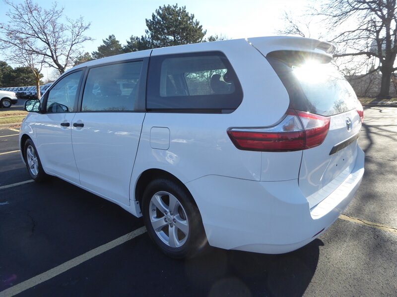 2016 TOYOTA SIENNA - Image 5