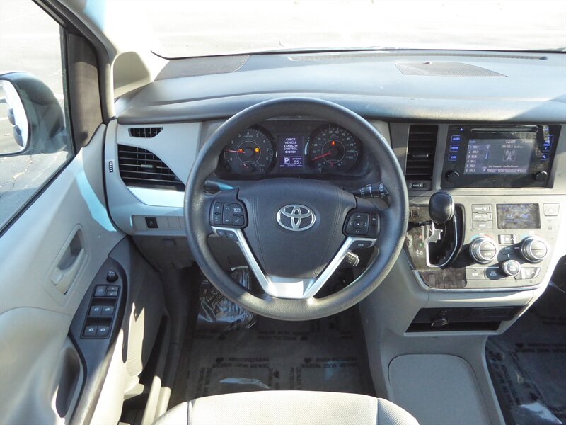 2016 TOYOTA SIENNA - Image 10
