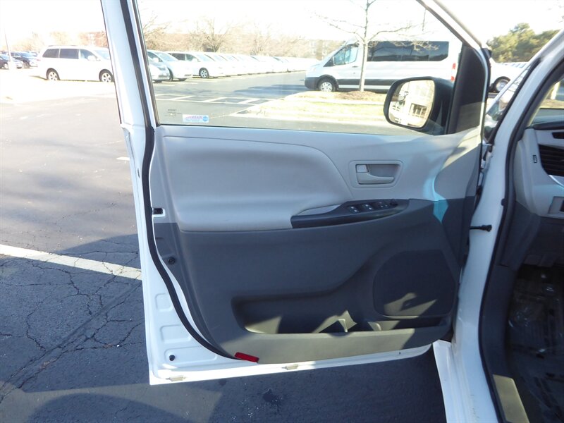 2016 TOYOTA SIENNA - Image 20