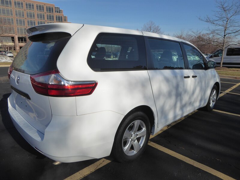 2016 TOYOTA SIENNA - Image 7
