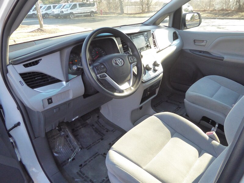 2016 TOYOTA SIENNA - Image 17