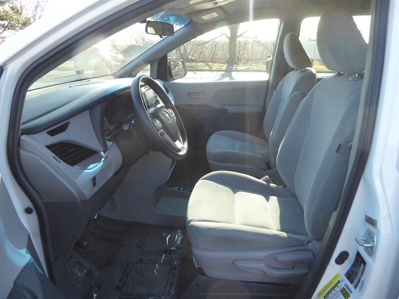 2016 TOYOTA SIENNA - Image 19