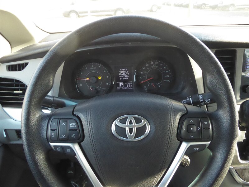 2016 TOYOTA SIENNA - Image 11
