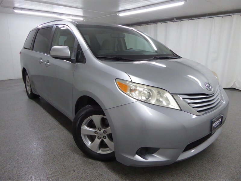 2016 Toyota Sienna LE 7-Passenger Auto Acces  