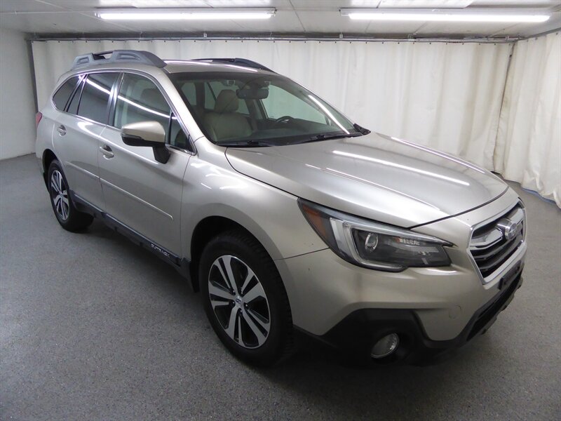 2018 Subaru Outback 3.6R Limited - Photo 1 - Downers Grove, IL 60515