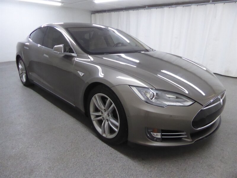 2015 Tesla Model S 85D's photo
