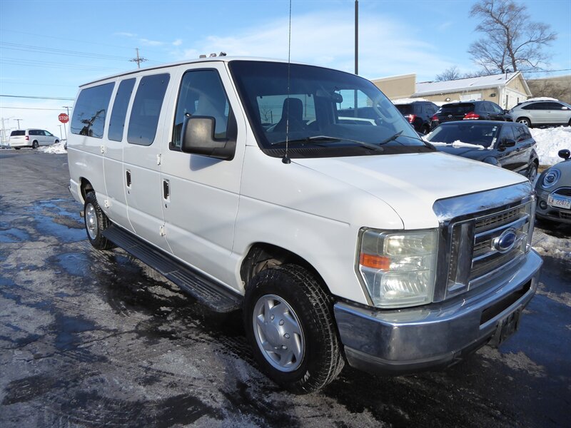 2013 Ford E-Series Econoline Wagon XL's photo