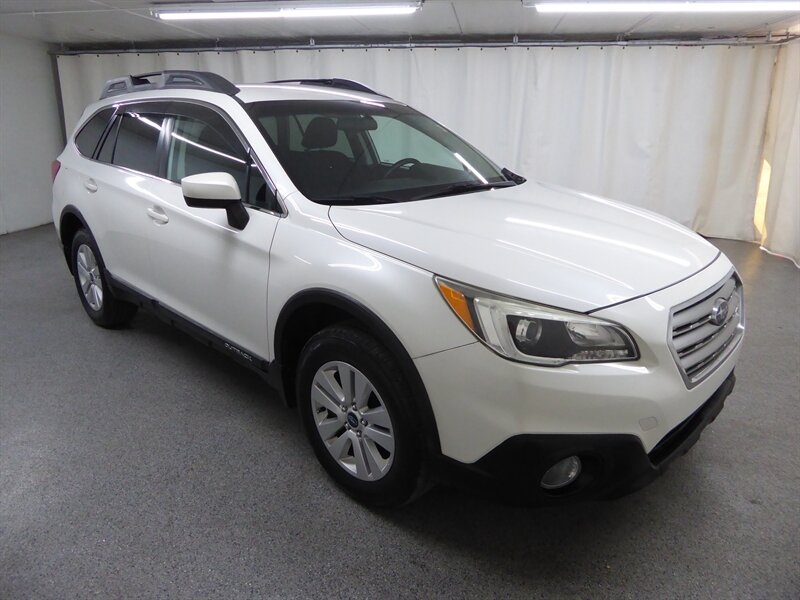 2016 Subaru Outback 2.5i Premium - Photo 1 - Downers Grove, IL 60515