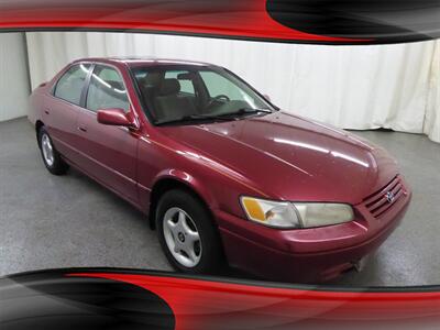 1998 Toyota Camry LE   - Photo 1 - Downers Grove, IL 60515