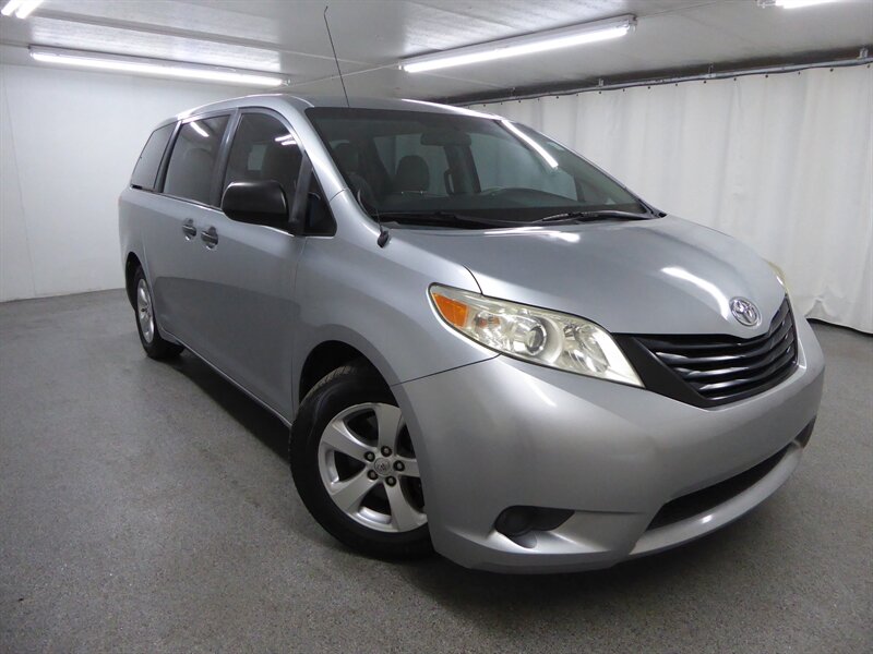 2014 Toyota Sienna L's photo