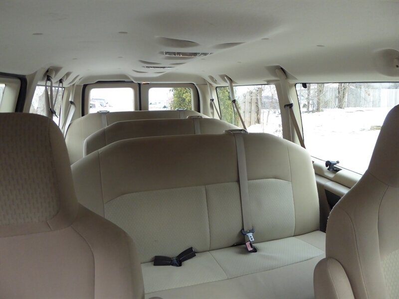 2013 FORD E-350 - Image 23